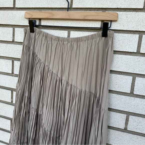 Chico’s Crinkle Zoe Asymmetrical Midi Skirt Taupe Satin Elastic Waist M Tiered - Picture 6 of 8